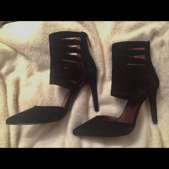 ⬇️Price Drop⬇️ ✨BCBG Black suede heels - Picture 1 of 6